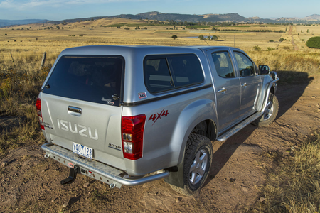 Zabudowa ARB Hardtop Canopy "Classic" Isuzu D-Max (2012-2016) Double Cab, gładka, lewe okno podnoszone, prawe rozsuwane